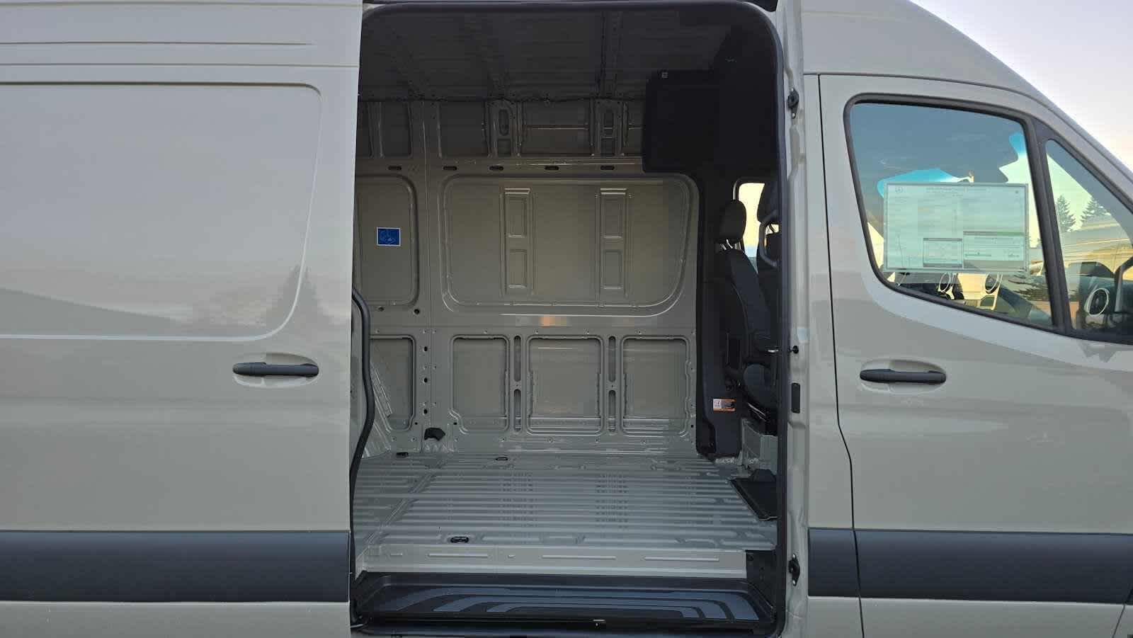 2026 Mercedes-Benz Sprinter 2500 Standard Roof I4 Diesel HO 144 AWD