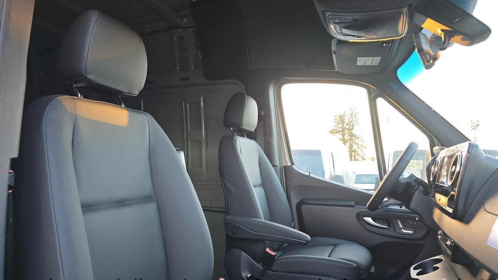 2026 Mercedes-Benz Sprinter 2500 Standard Roof I4 Diesel HO 144 AWD