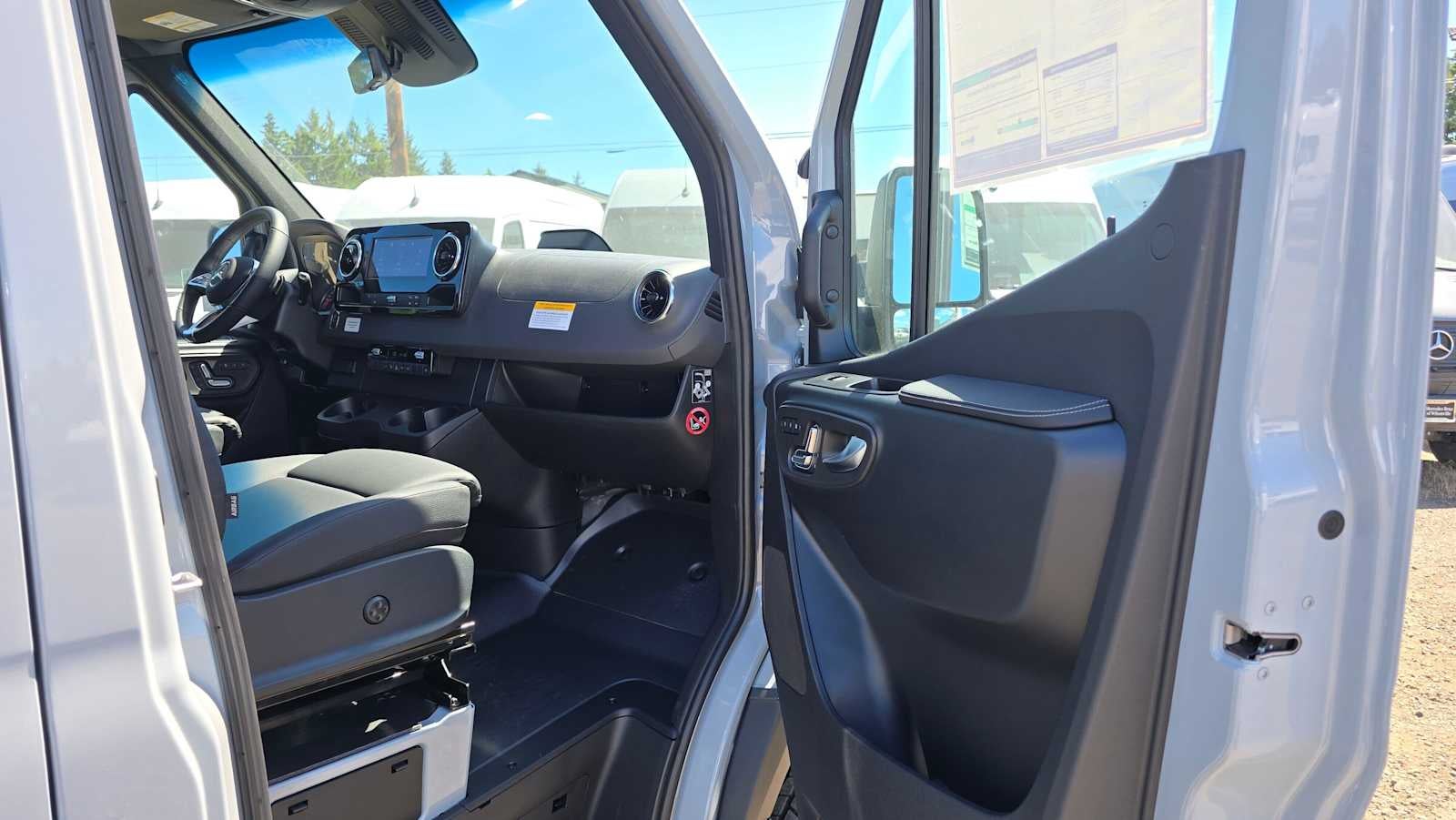 2026 Mercedes-Benz Sprinter 2500 Standard Roof I4 Diesel HO 144 AWD