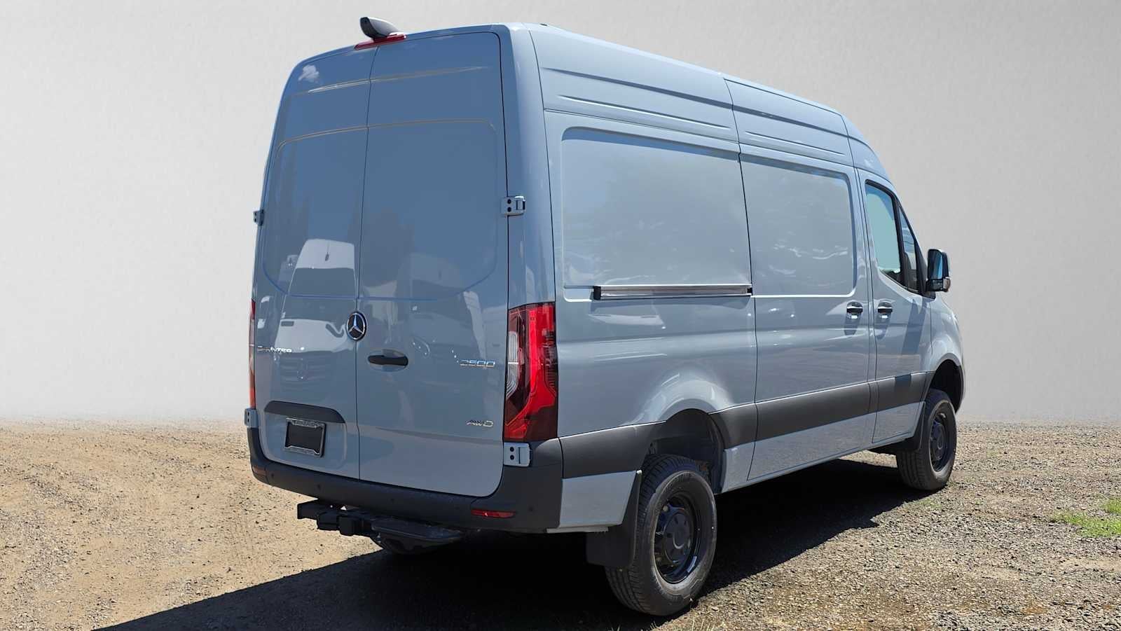 2026 Mercedes-Benz Sprinter 2500 Standard Roof I4 Diesel HO 144 AWD