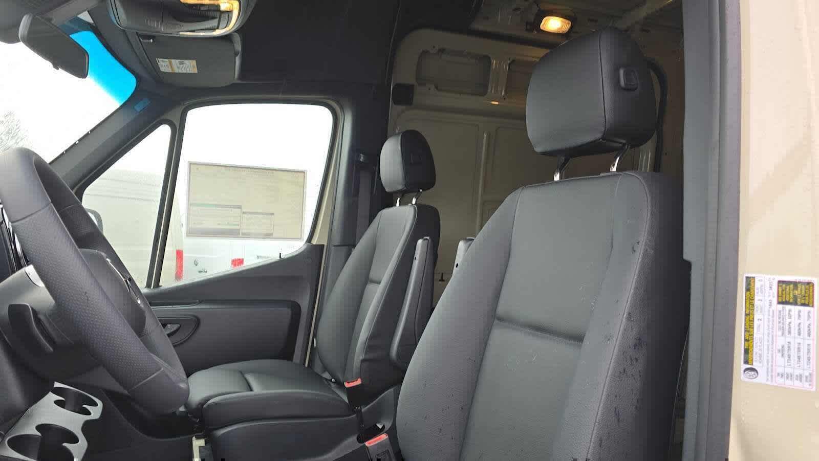 2026 Mercedes-Benz Sprinter 2500 Standard Roof I4 Diesel HO 144 AWD