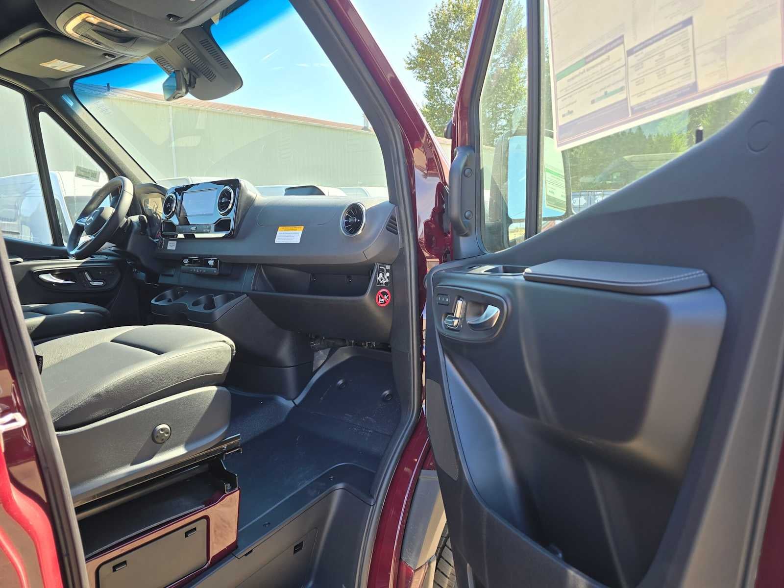 2026 Mercedes-Benz Sprinter 2500 Standard Roof I4 Diesel HO 144 AWD