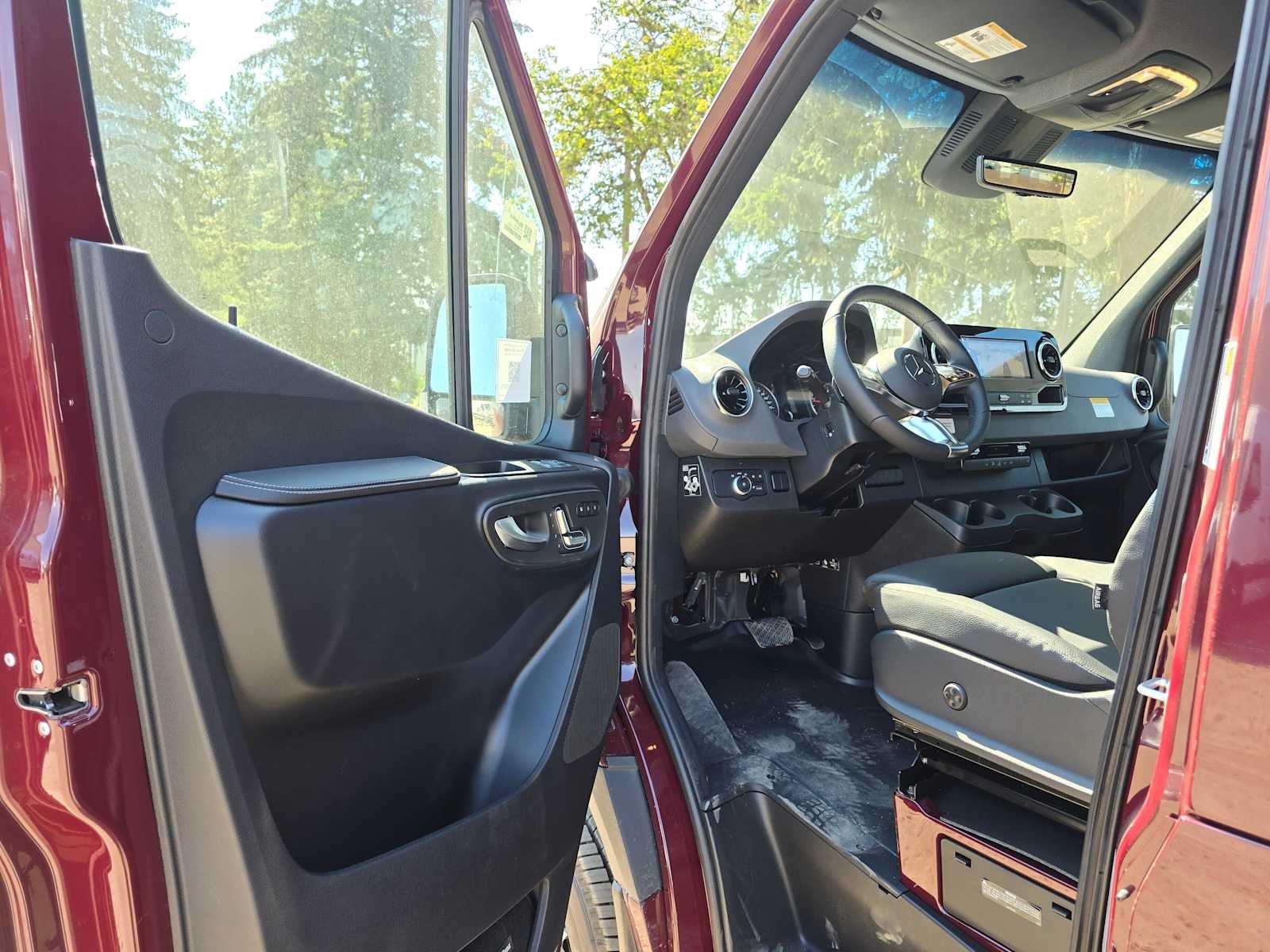 2026 Mercedes-Benz Sprinter 2500 Standard Roof I4 Diesel HO 144 AWD