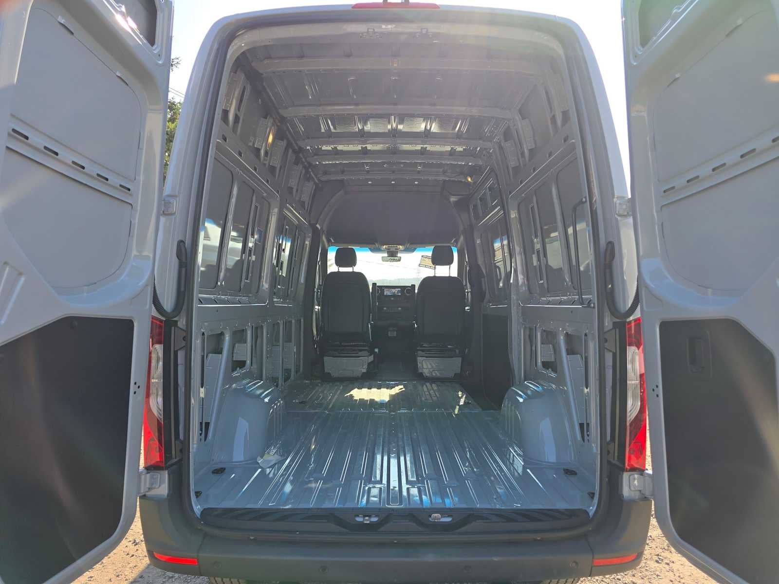 2026 Mercedes-Benz Sprinter 2500 Standard Roof I4 Diesel HO 144 AWD