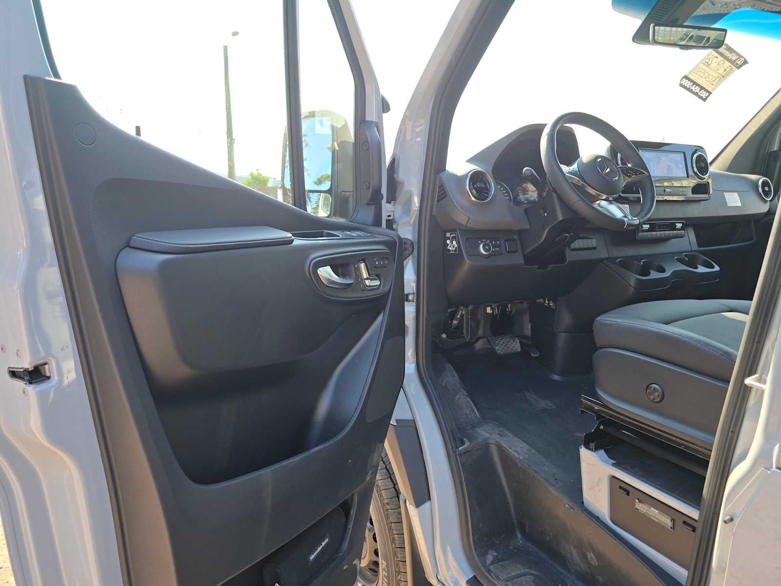 2026 Mercedes-Benz Sprinter 2500 Standard Roof I4 Diesel HO 144 AWD