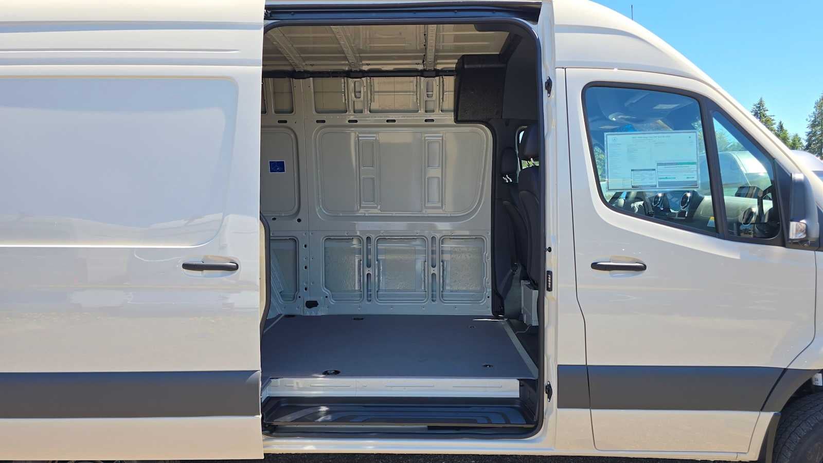 2026 Mercedes-Benz Sprinter 2500 Standard Roof I4 Diesel HO 144 AWD