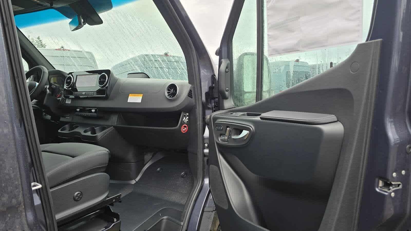 2026 Mercedes-Benz Sprinter 2500 Standard Roof I4 Diesel HO 144 AWD