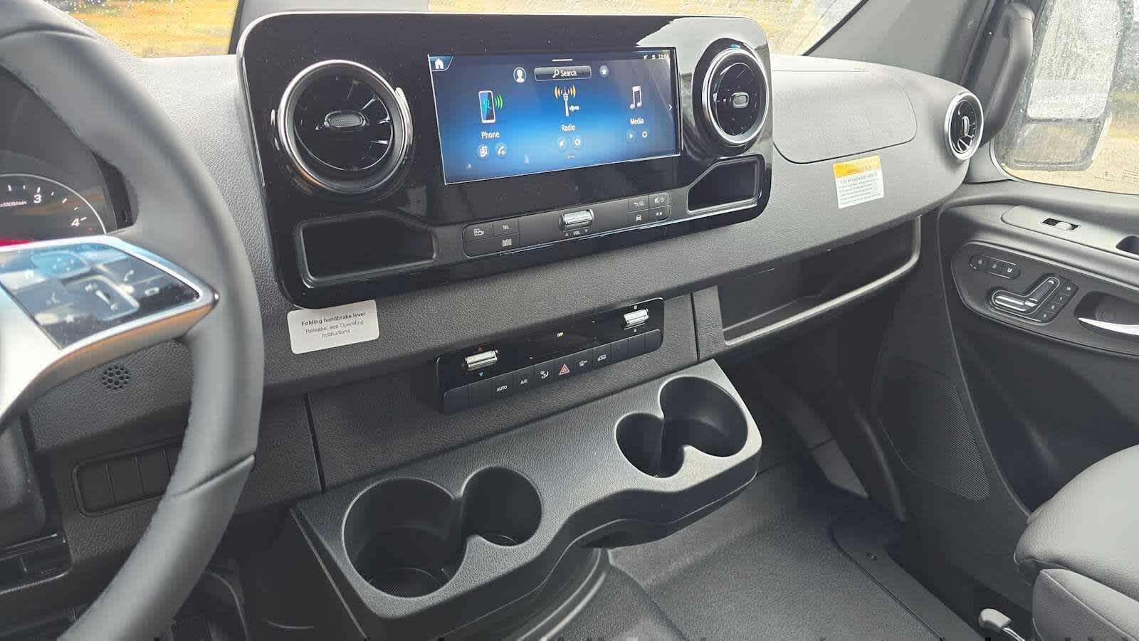 2026 Mercedes-Benz Sprinter 2500 Standard Roof I4 Diesel HO 144 AWD