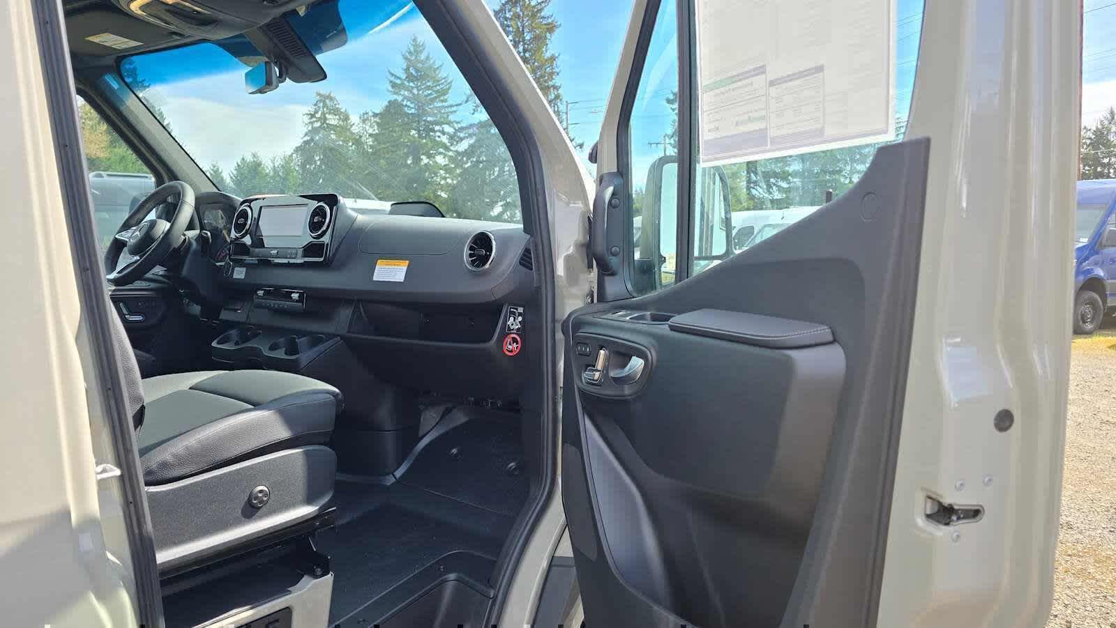 2026 Mercedes-Benz Sprinter 2500 Standard Roof I4 Diesel HO 144 AWD
