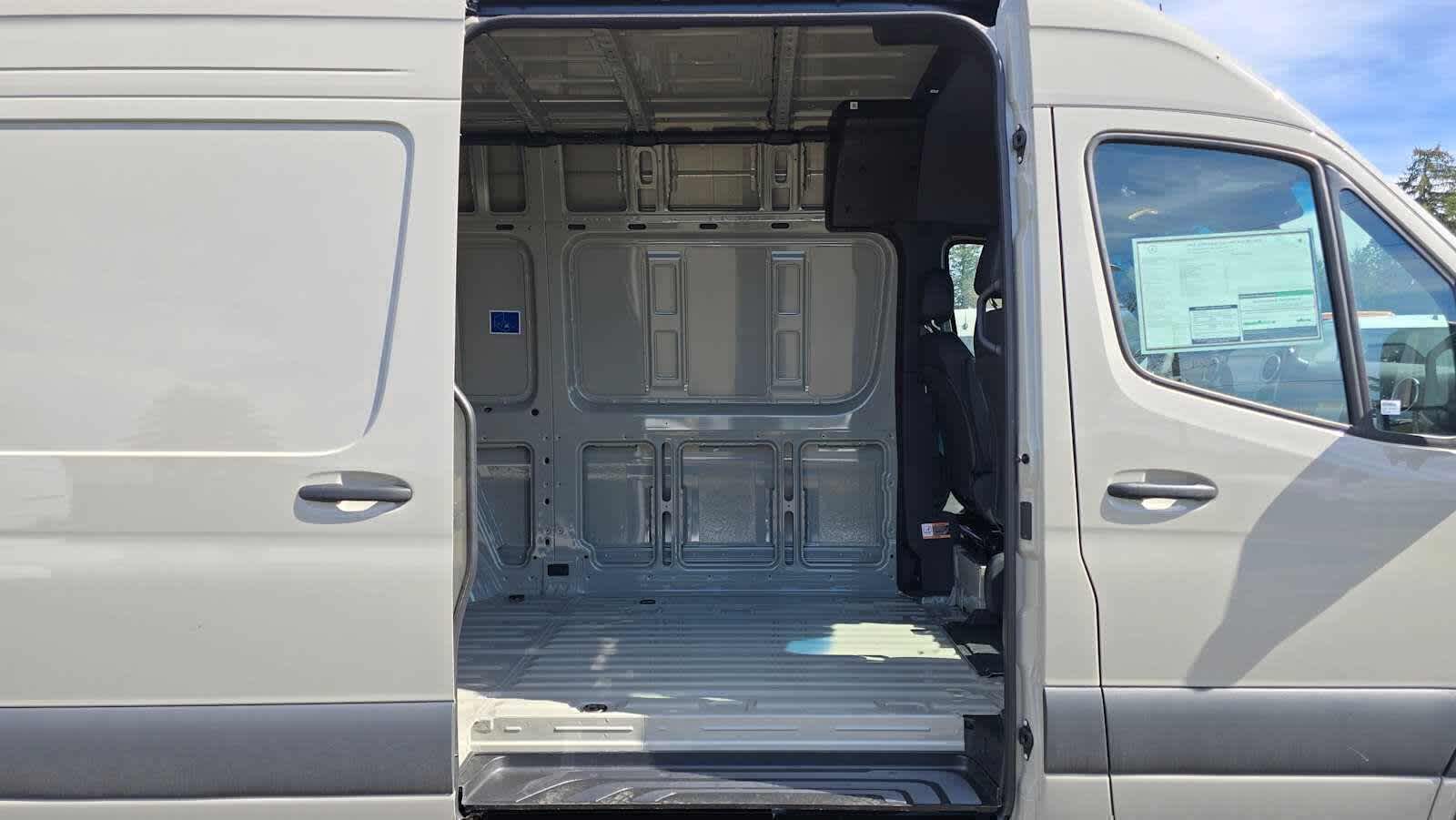 2026 Mercedes-Benz Sprinter 2500 Standard Roof I4 Diesel HO 144 AWD