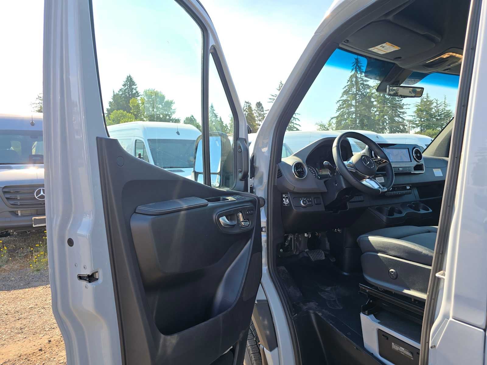 2026 Mercedes-Benz Sprinter 2500 Standard Roof I4 Diesel HO 144 AWD