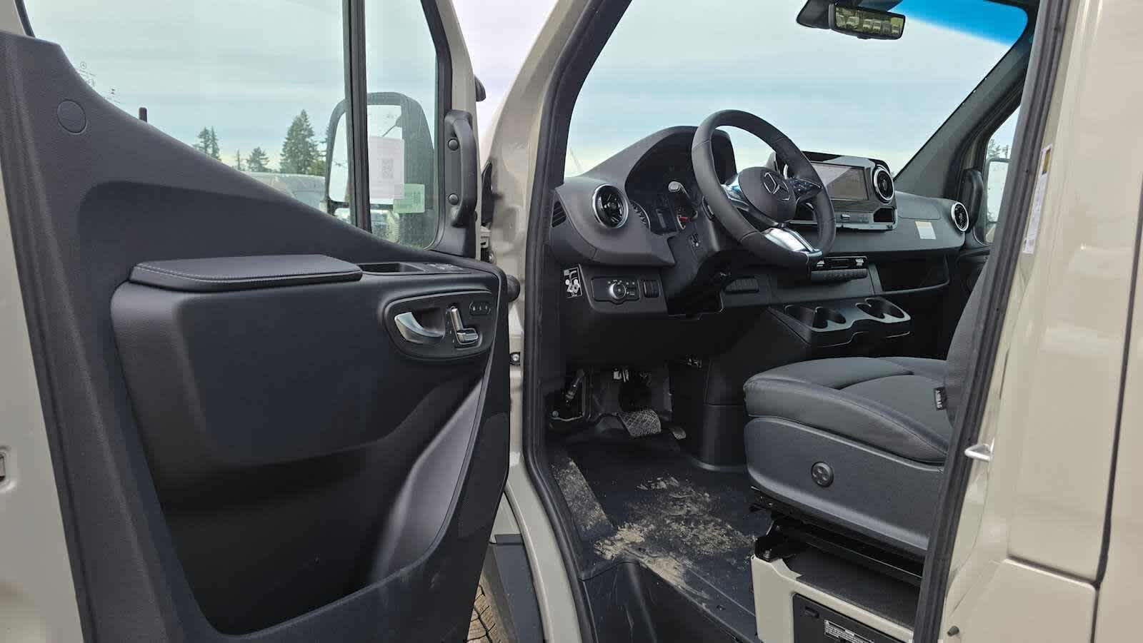 2026 Mercedes-Benz Sprinter 2500 Standard Roof I4 Diesel HO 144 AWD