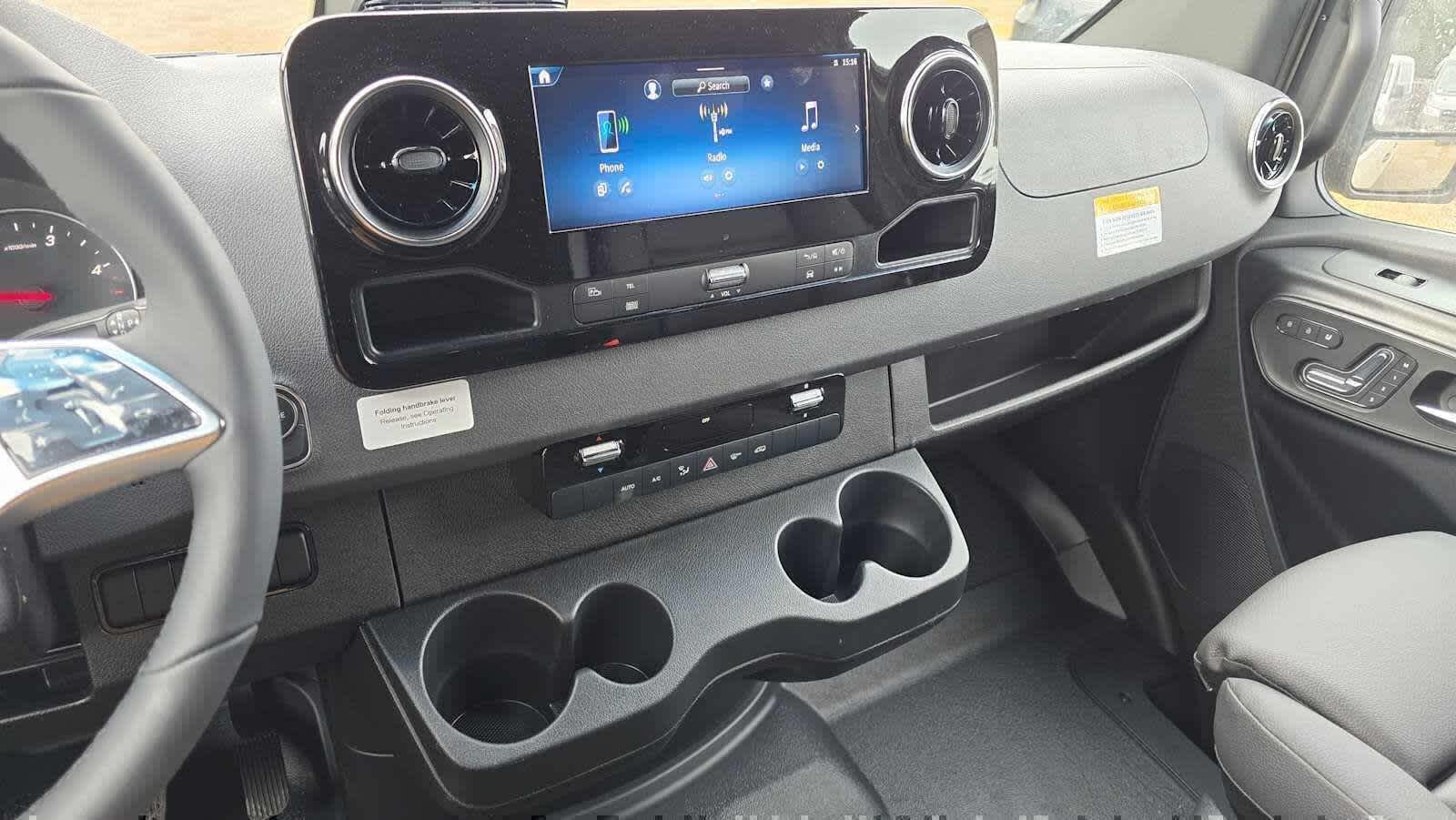 2026 Mercedes-Benz Sprinter 2500 Standard Roof I4 Diesel HO 144 AWD