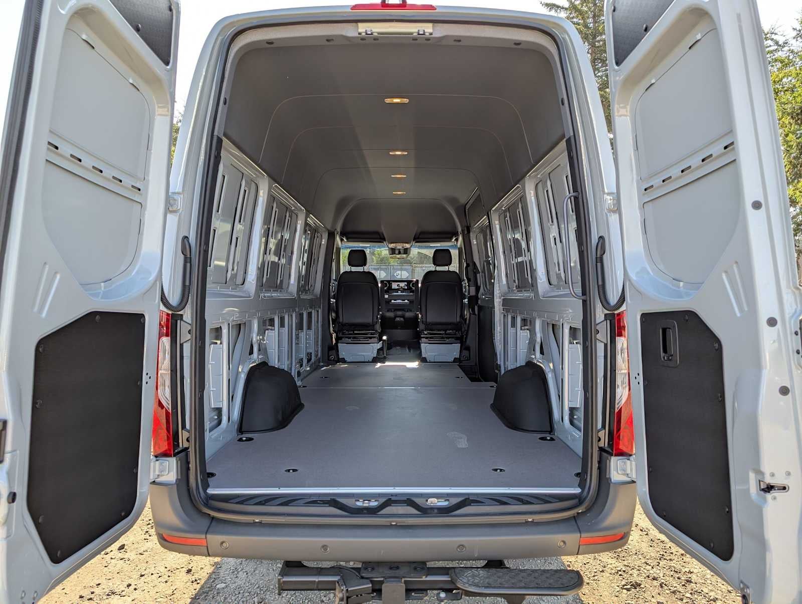 2026 Mercedes-Benz Sprinter 2500 High Roof I4 Diesel HO 170 AWD