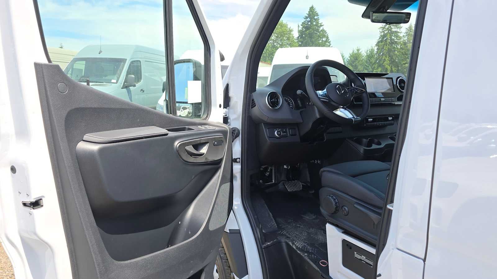 2026 Mercedes-Benz Sprinter Cargo Van 2500 High Roof I4 Diesel HO 170 Extended RWD