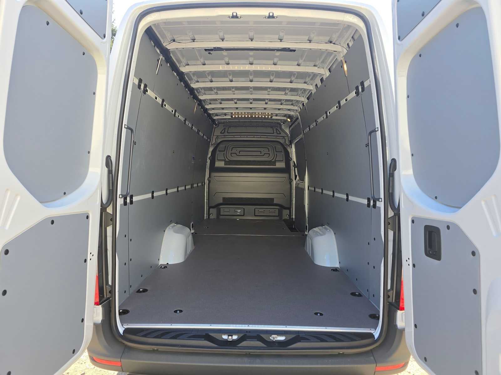 2026 Mercedes-Benz Sprinter Cargo Van 2500 High Roof I4 Diesel HO 170 Extended RWD