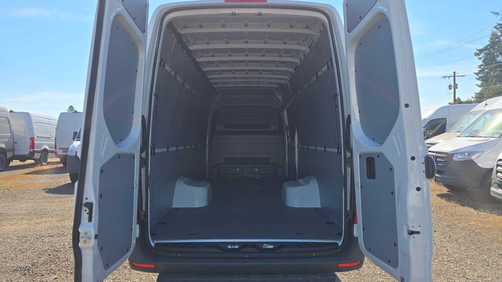 2026 Mercedes-Benz Sprinter Cargo Van 3500 High Roof I4 Diesel HO 170 Extended RWD