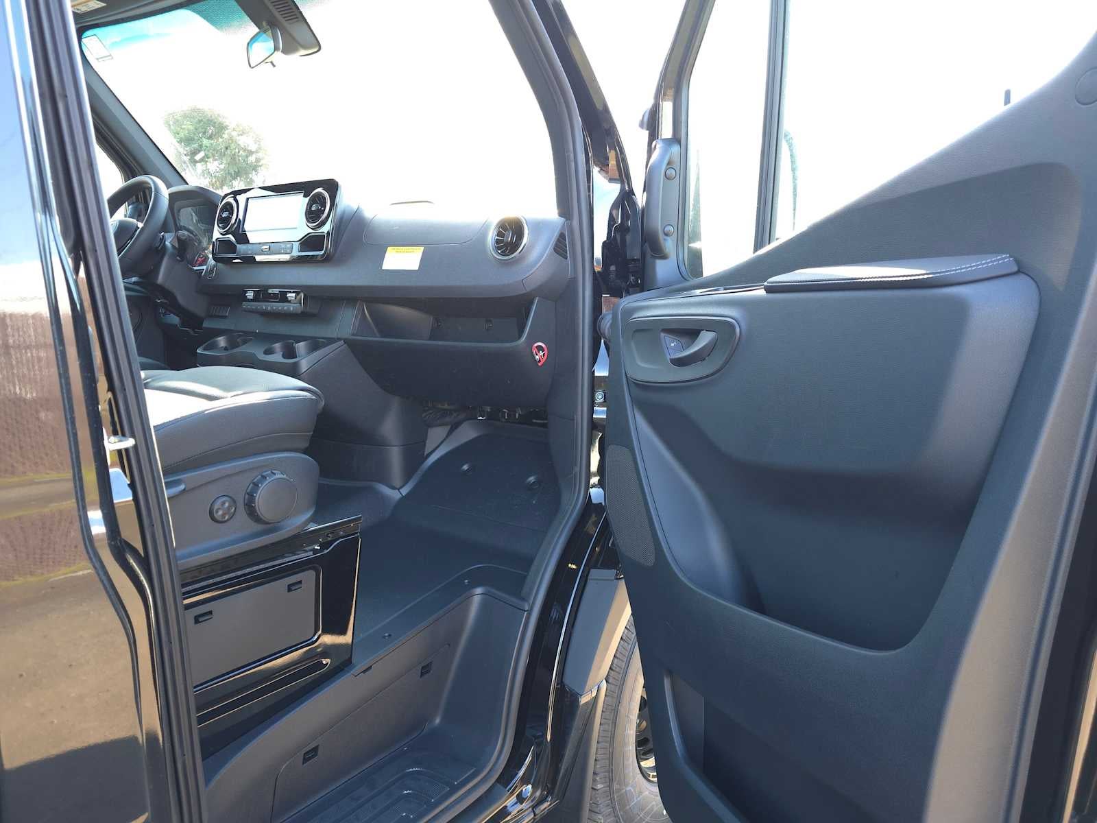 2025 Mercedes-Benz Sprinter Passenger Van 2500 Standard Roof I4 Diesel 144" RWD