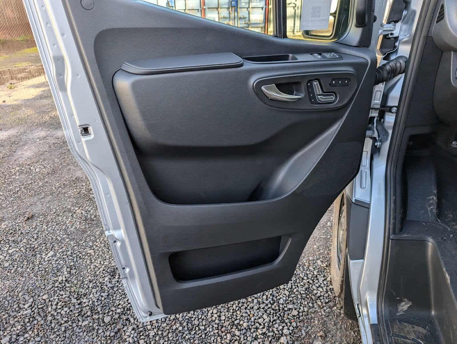 2025 Mercedes-Benz Sprinter Passenger Van 2500 Standard Roof I4 Diesel 144" RWD