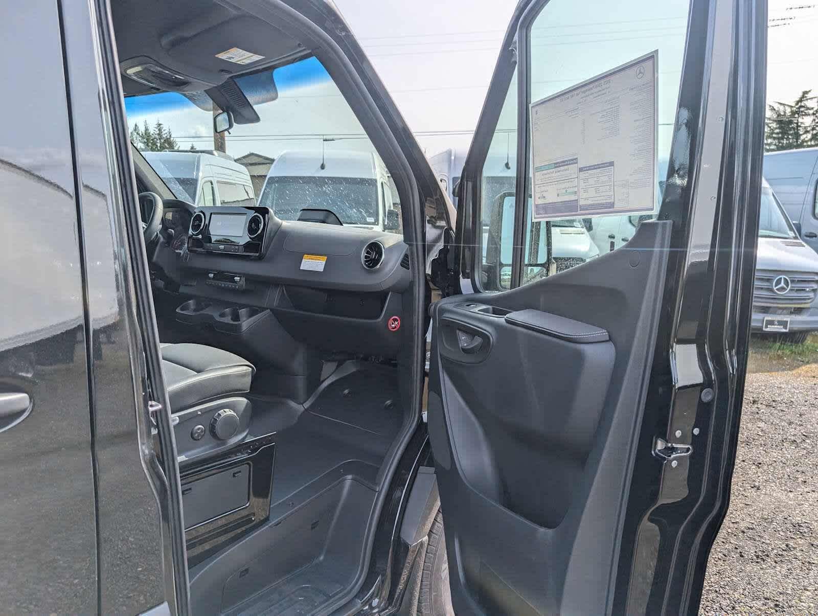 2025 Mercedes-Benz Sprinter Passenger Van 2500 Standard Roof I4 Diesel 144" RWD