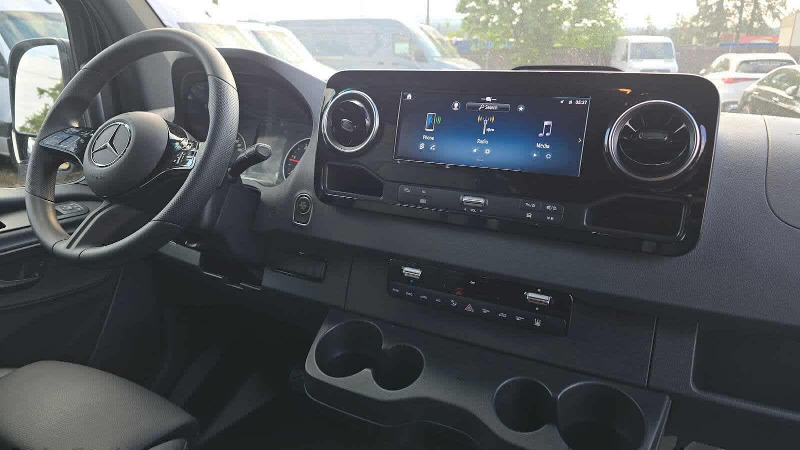 2025 Mercedes-Benz Sprinter Passenger Van 2500 Standard Roof I4 Diesel HO 144 RWD