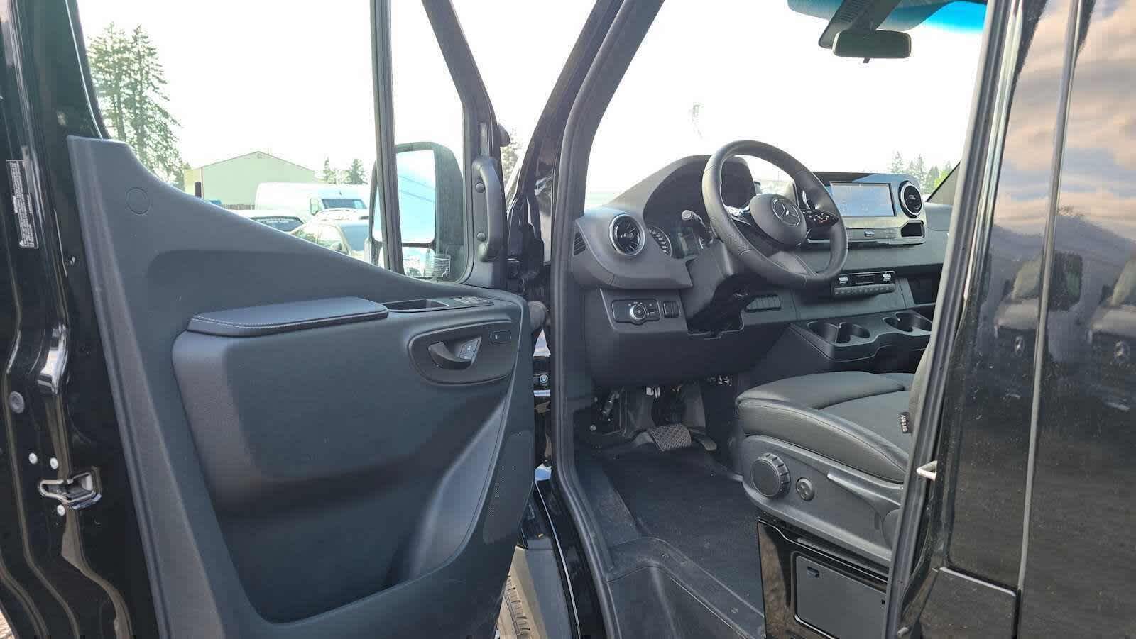 2025 Mercedes-Benz Sprinter Passenger Van 2500 Standard Roof I4 Diesel HO 144 RWD