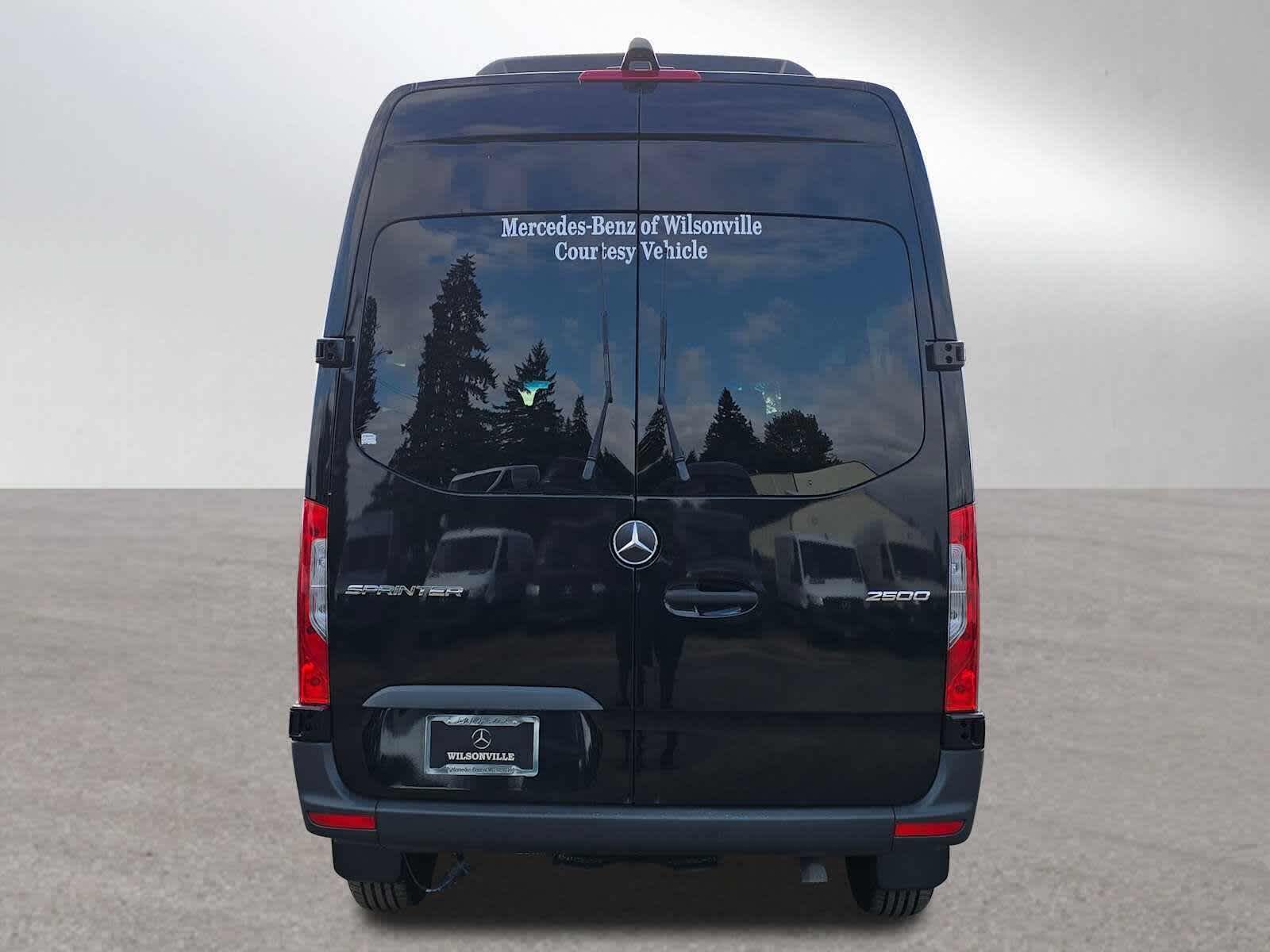 2025 Mercedes-Benz Sprinter Passenger Van 2500 Standard Roof I4 Diesel HO 144 RWD