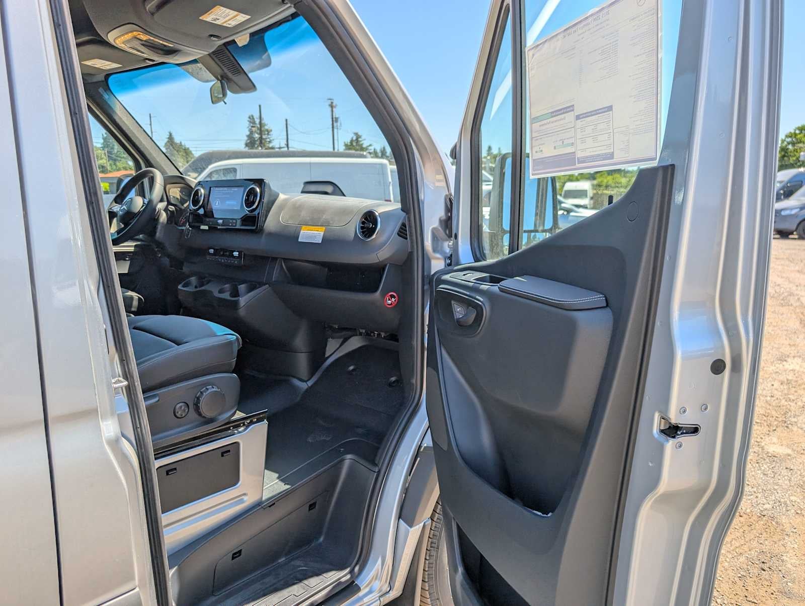 2025 Mercedes-Benz Sprinter Passenger Van 2500 Standard Roof I4 Diesel HO 144" RWD