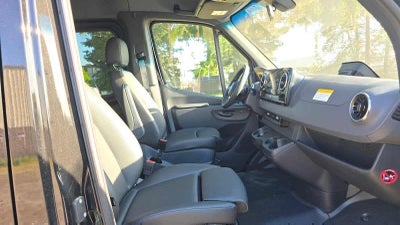 2025 Mercedes-Benz Sprinter Passenger Van 2500 Standard Roof I4 Diesel HO 144 RWD