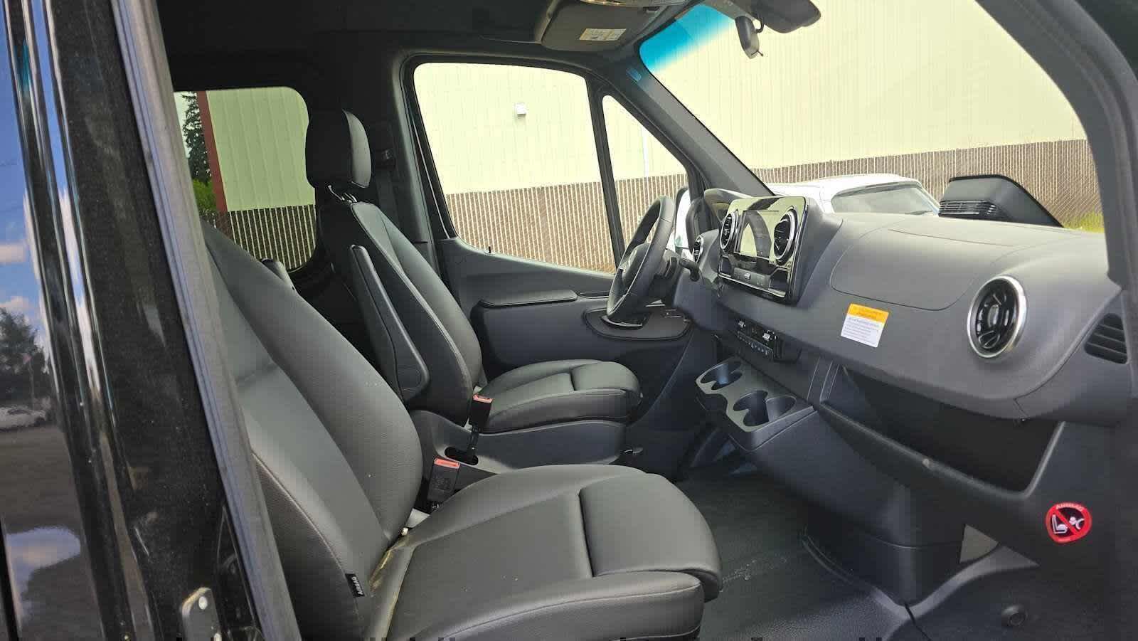 2025 Mercedes-Benz Sprinter Passenger Van 2500 Standard Roof I4 Diesel HO 144 RWD