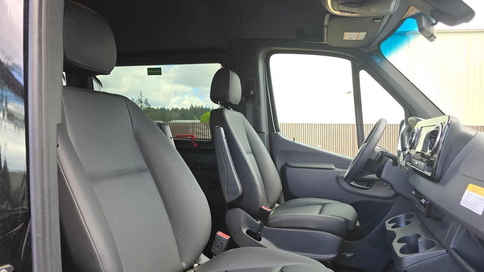2025 Mercedes-Benz Sprinter Passenger Van 2500 Standard Roof I4 Diesel HO 144 RWD