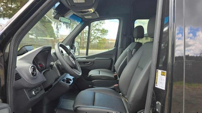 2025 Mercedes-Benz Sprinter Passenger Van 2500 Standard Roof I4 Diesel HO 144 RWD