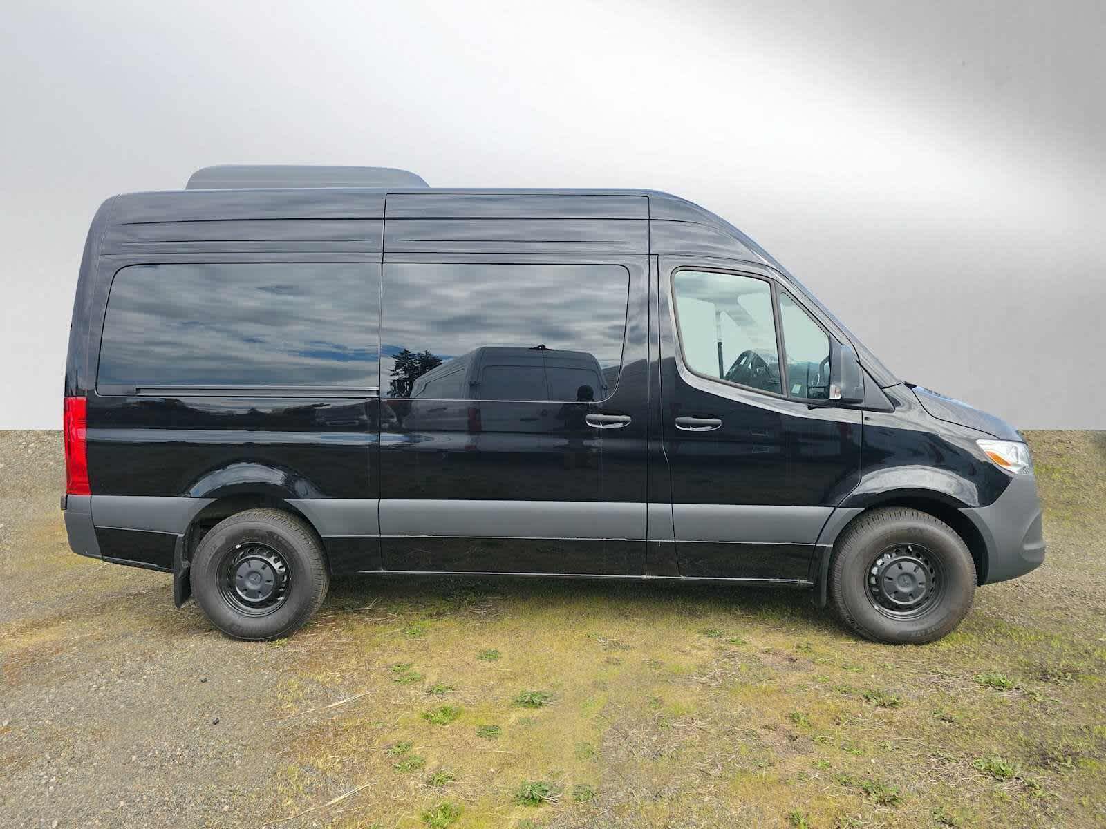 2025 Mercedes-Benz Sprinter Passenger Van 2500 Standard Roof I4 Diesel HO 144 RWD