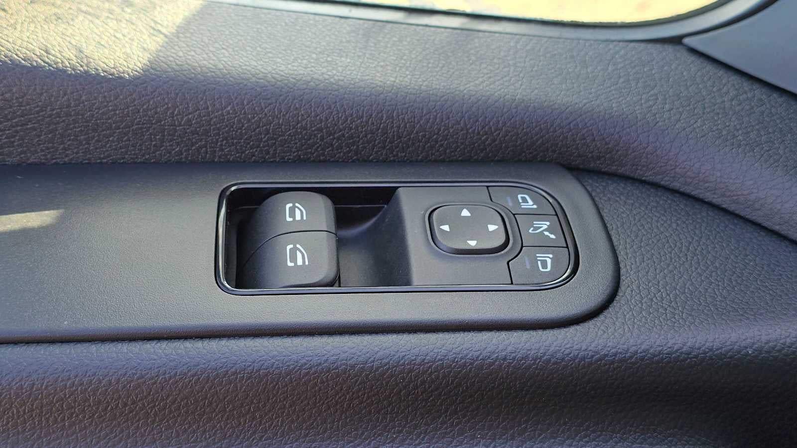 2026 Mercedes-Benz Sprinter Passenger Van 2500 Standard Roof I4 Diesel HO 144 AWD