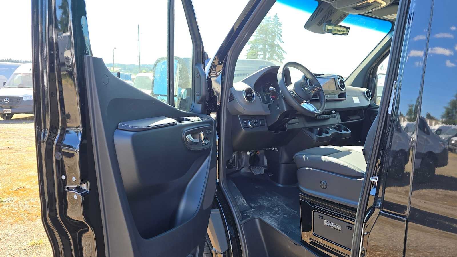 2026 Mercedes-Benz Sprinter Passenger Van 2500 Standard Roof I4 Diesel HO 144 AWD