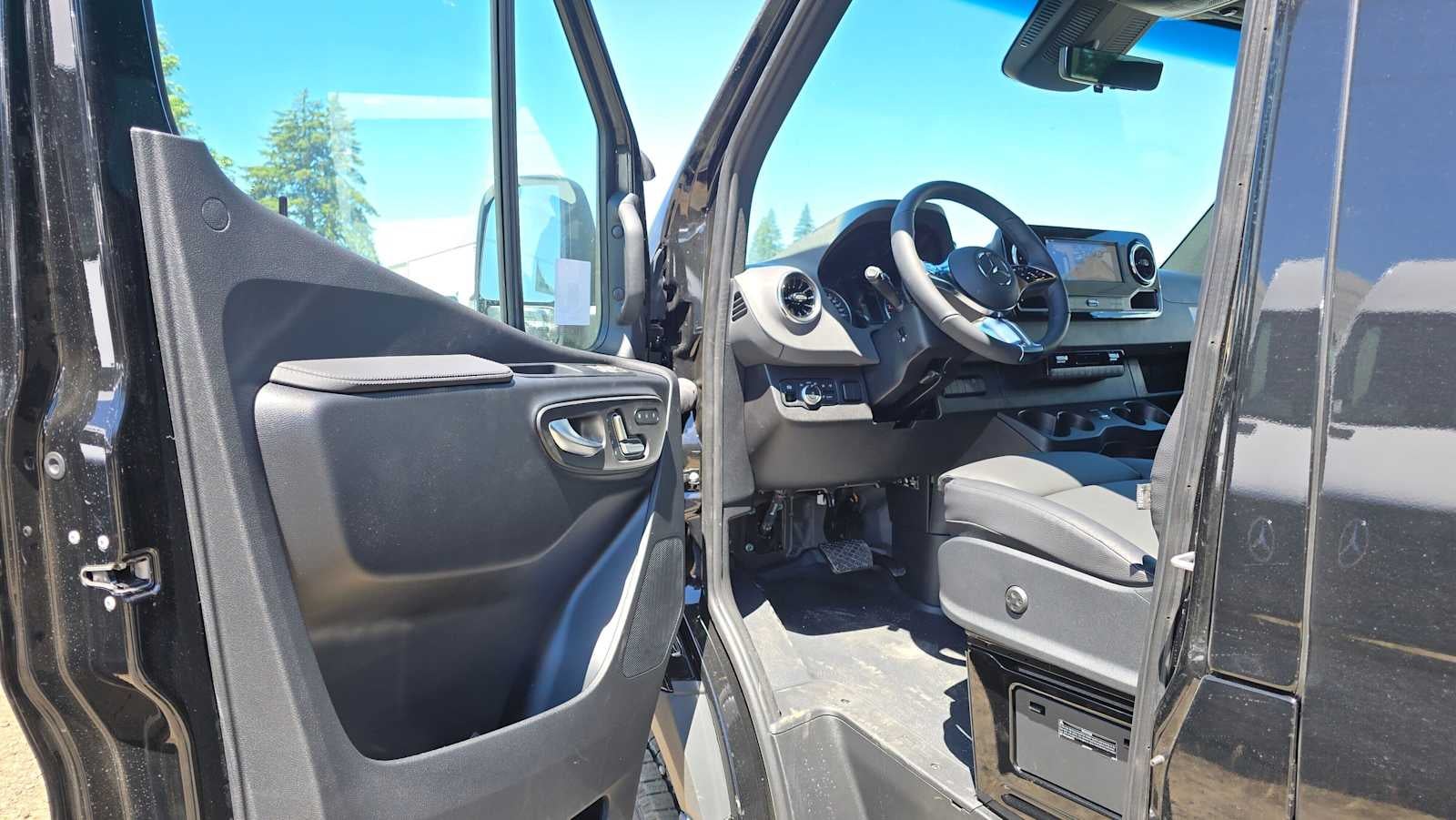 2026 Mercedes-Benz Sprinter Passenger 2500 Standard Roof I4 Diesel HO 144 AWD