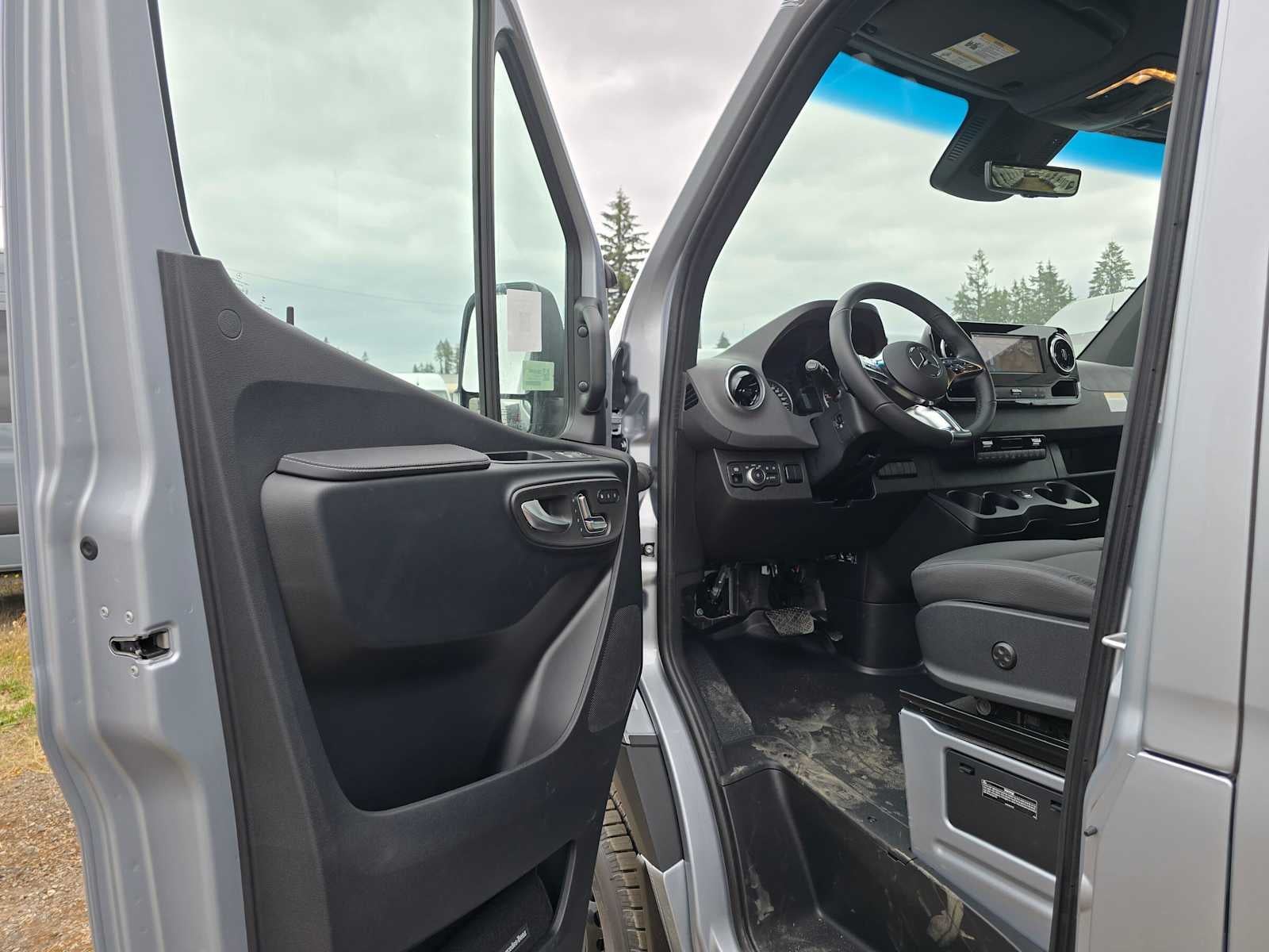 2026 Mercedes-Benz Sprinter Passenger 2500 Standard Roof I4 Diesel HO 144 AWD