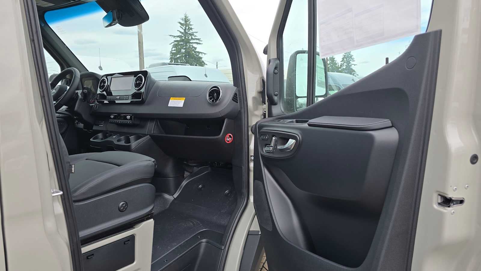 2026 Mercedes-Benz Sprinter Passenger 2500 Standard Roof I4 Diesel HO 144 AWD