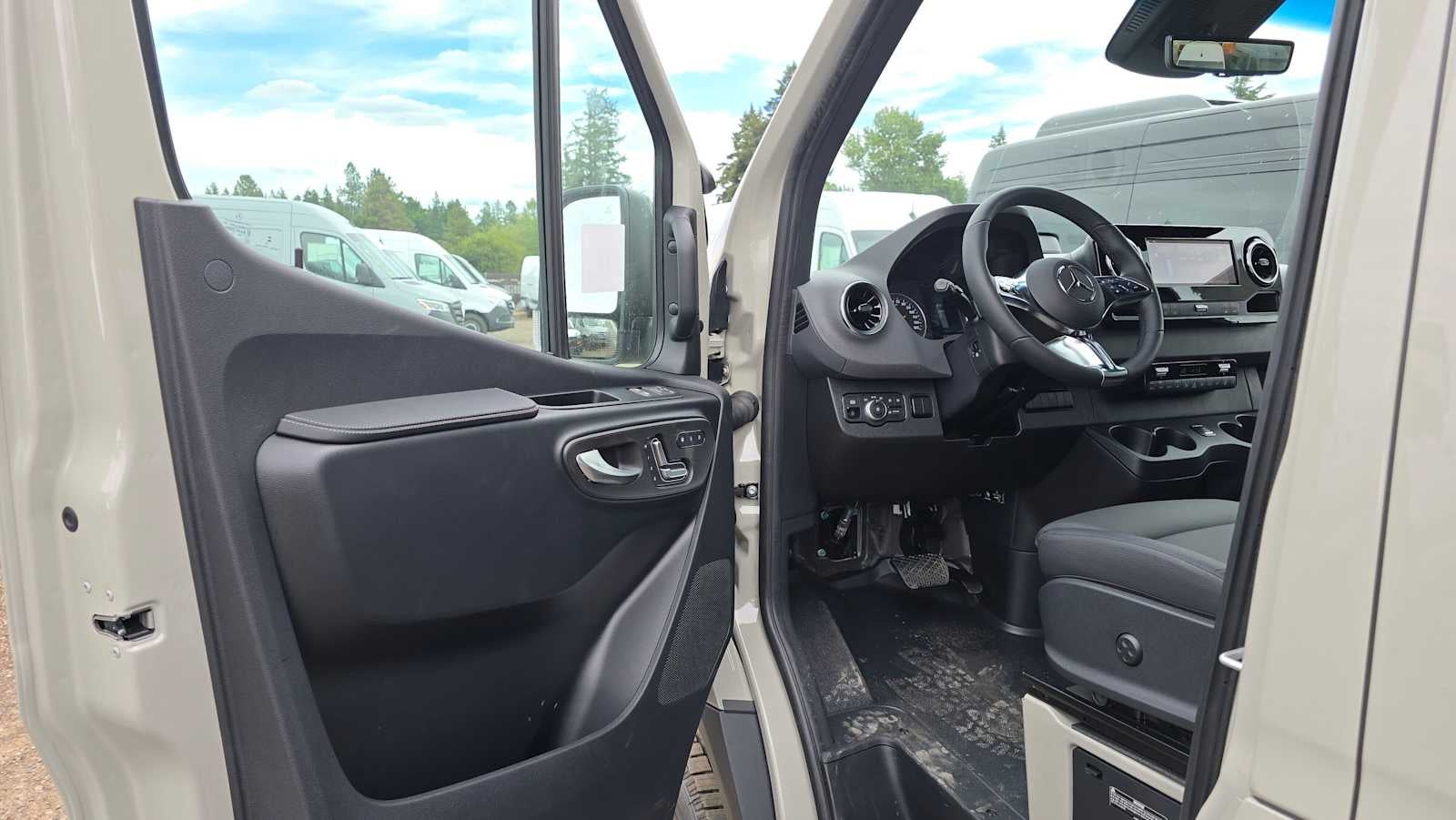 2026 Mercedes-Benz Sprinter Passenger 2500 Standard Roof I4 Diesel HO 144 AWD