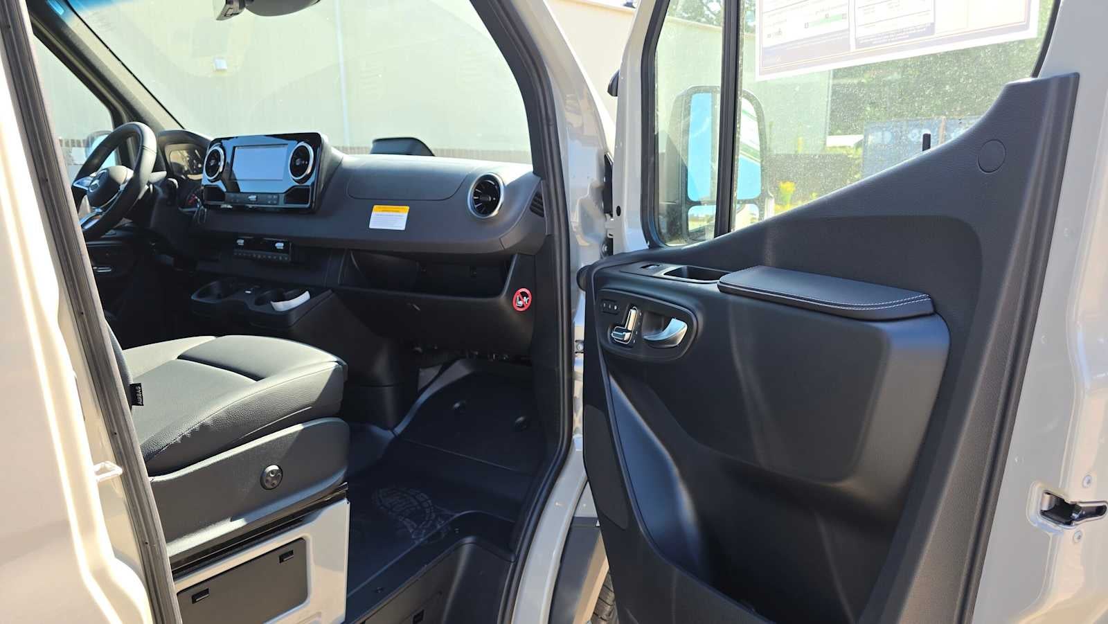 2026 Mercedes-Benz Sprinter Passenger Van 2500 High Roof I4 Diesel HO 170 RWD