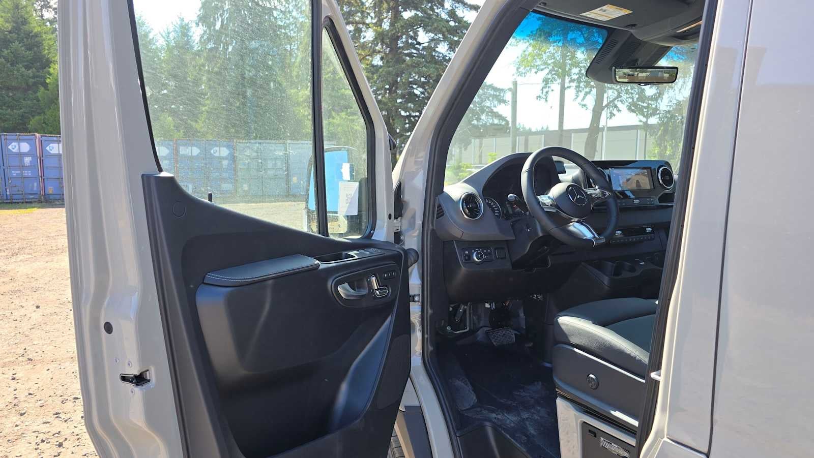 2026 Mercedes-Benz Sprinter Passenger Van 2500 High Roof I4 Diesel HO 170 RWD