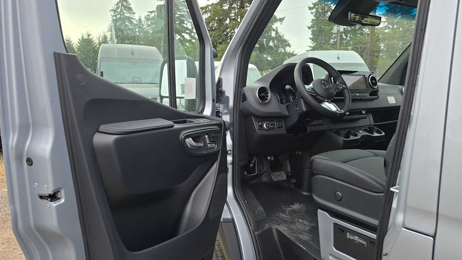 2026 Mercedes-Benz Sprinter Passenger Van 2500 High Roof I4 Diesel HO 170 RWD